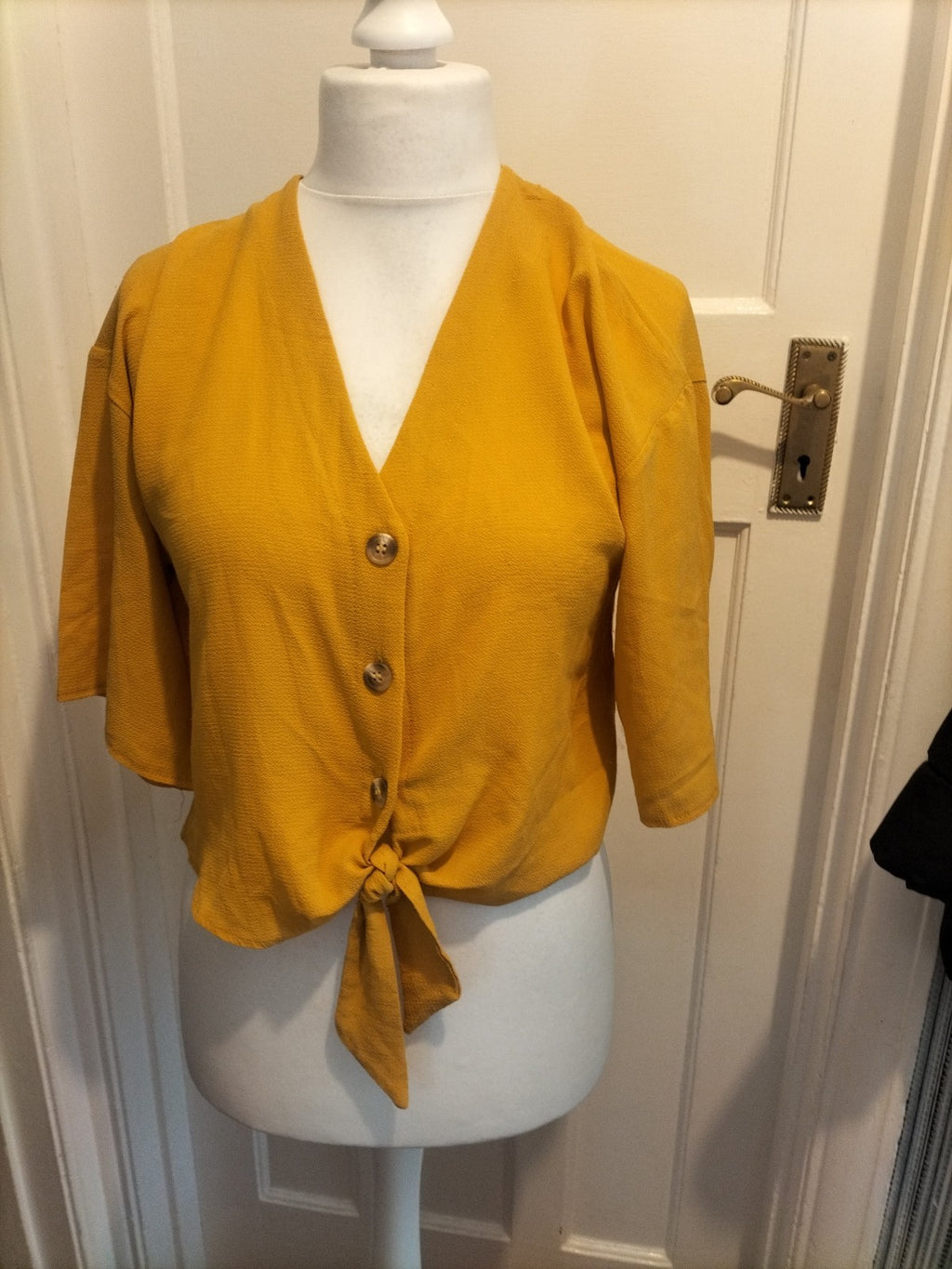 Ladies Cameo Rose Top Size 8 Yellow/ Mustard Short Sleeved