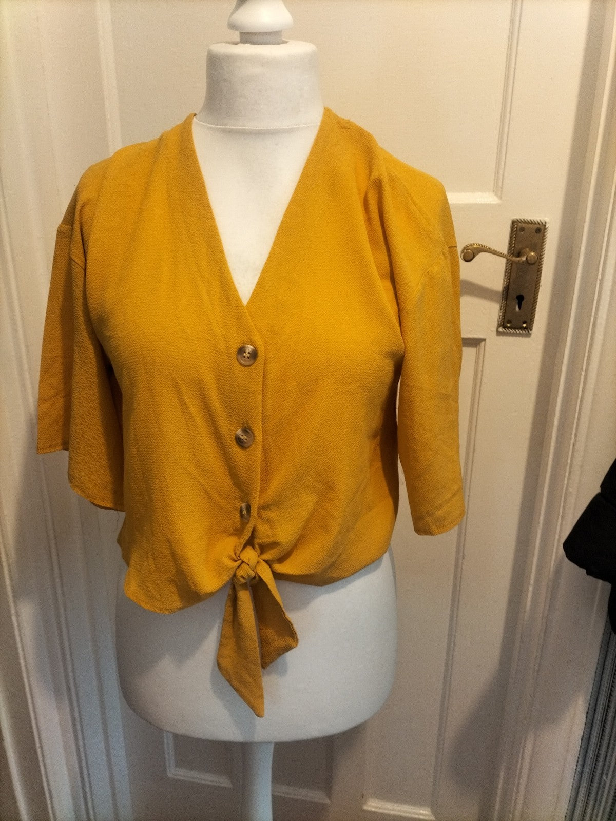 Ladies Cameo Rose Top Size 8 Yellow/ Mustard Short Sleeved