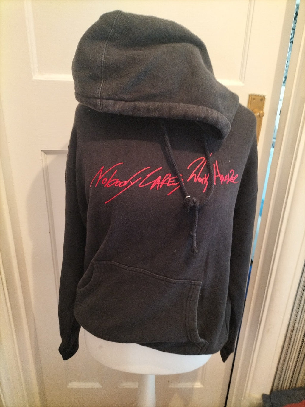 Mens Size XL Black With Red Print Long Sleeved Pullover Hoodie