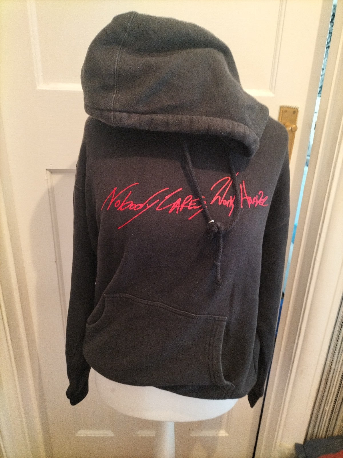 Mens Size XL Black With Red Print Long Sleeved Pullover Hoodie