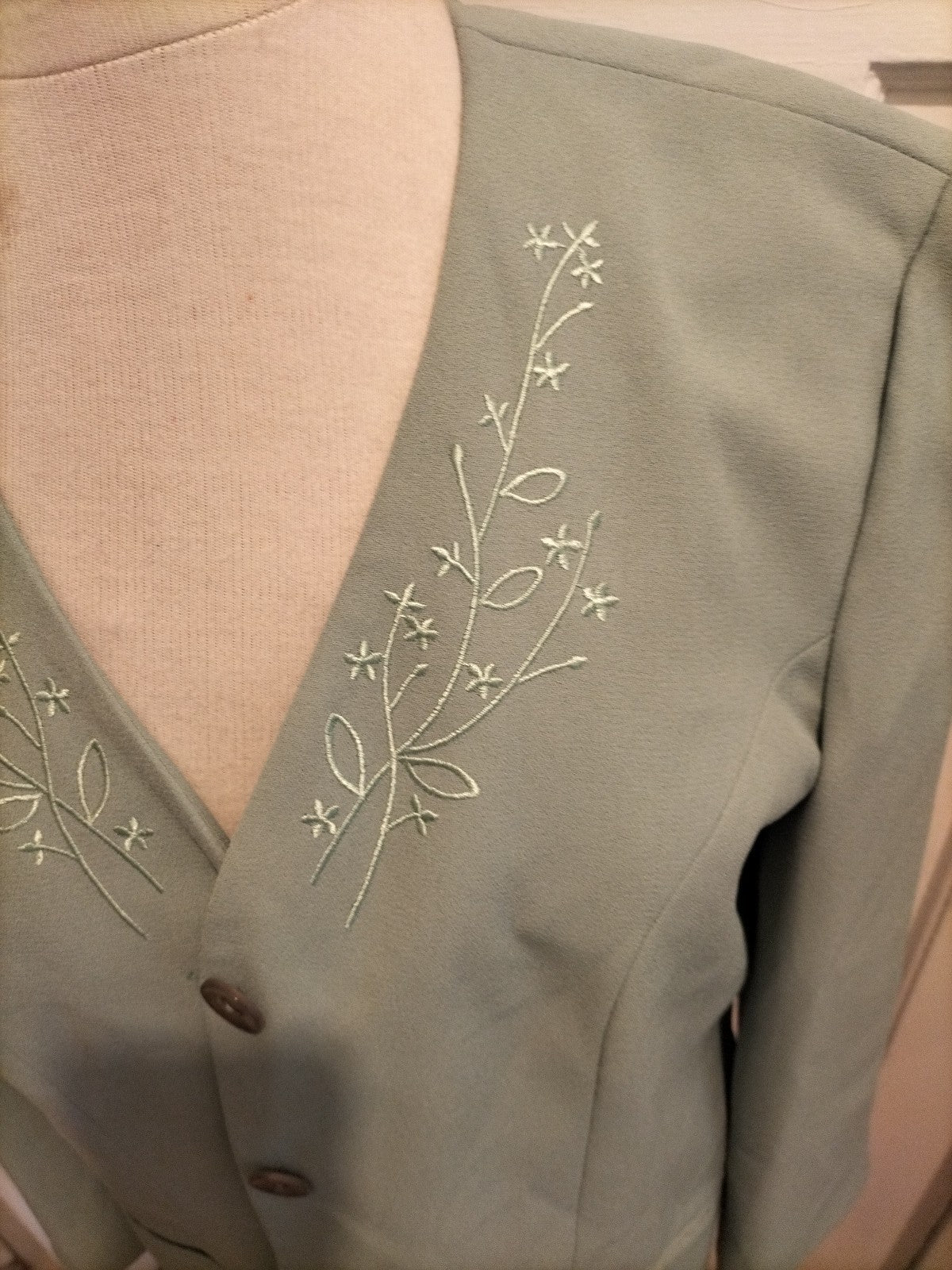 Ladies Bonmarche Size 14 Pale Green Embroidery Lined Padded Blazer