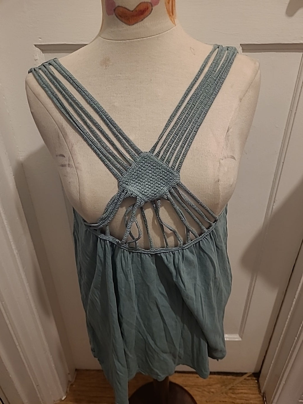 Ladies Size Small Teal Sleeveless Blouse Detailed Middle