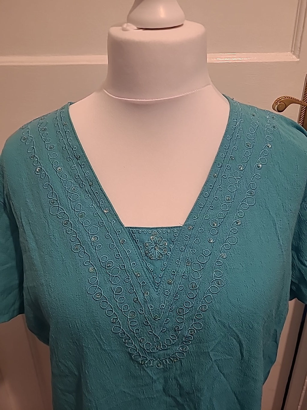 Ladies EWM Size 20 Turquoise V Neck Short Sleeved Blouse