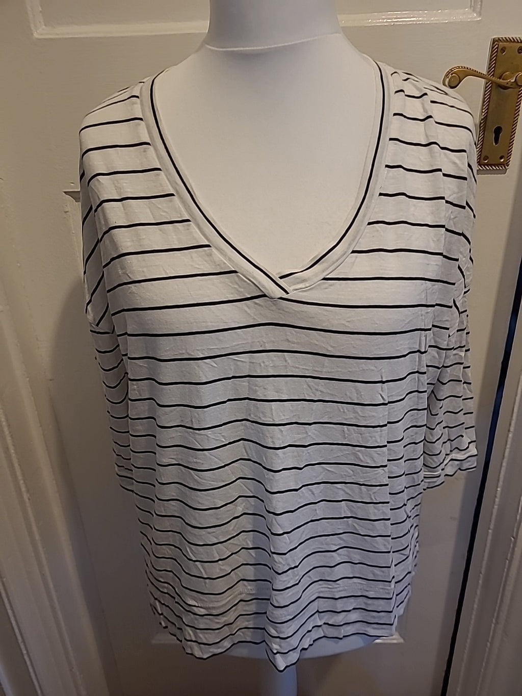 Ladies Nutmeg Size 16 Black And White Short Sleeved Striped Tshirt