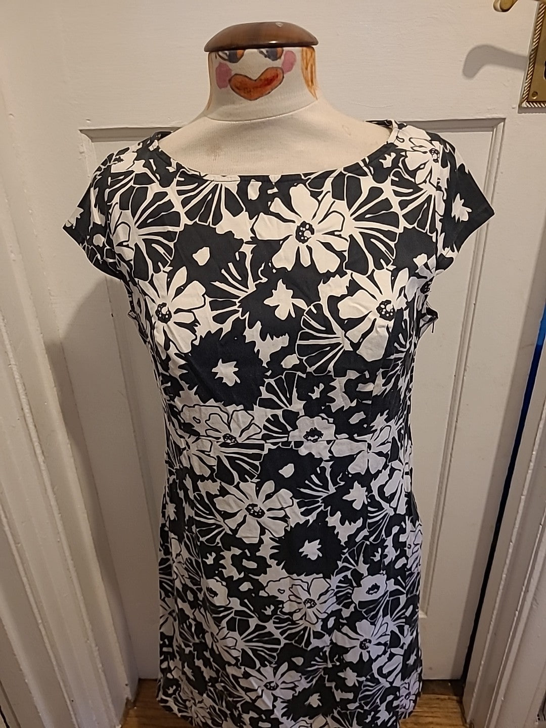 Ladies George Size 14 Black/White Floral Cap Sleeved Dress