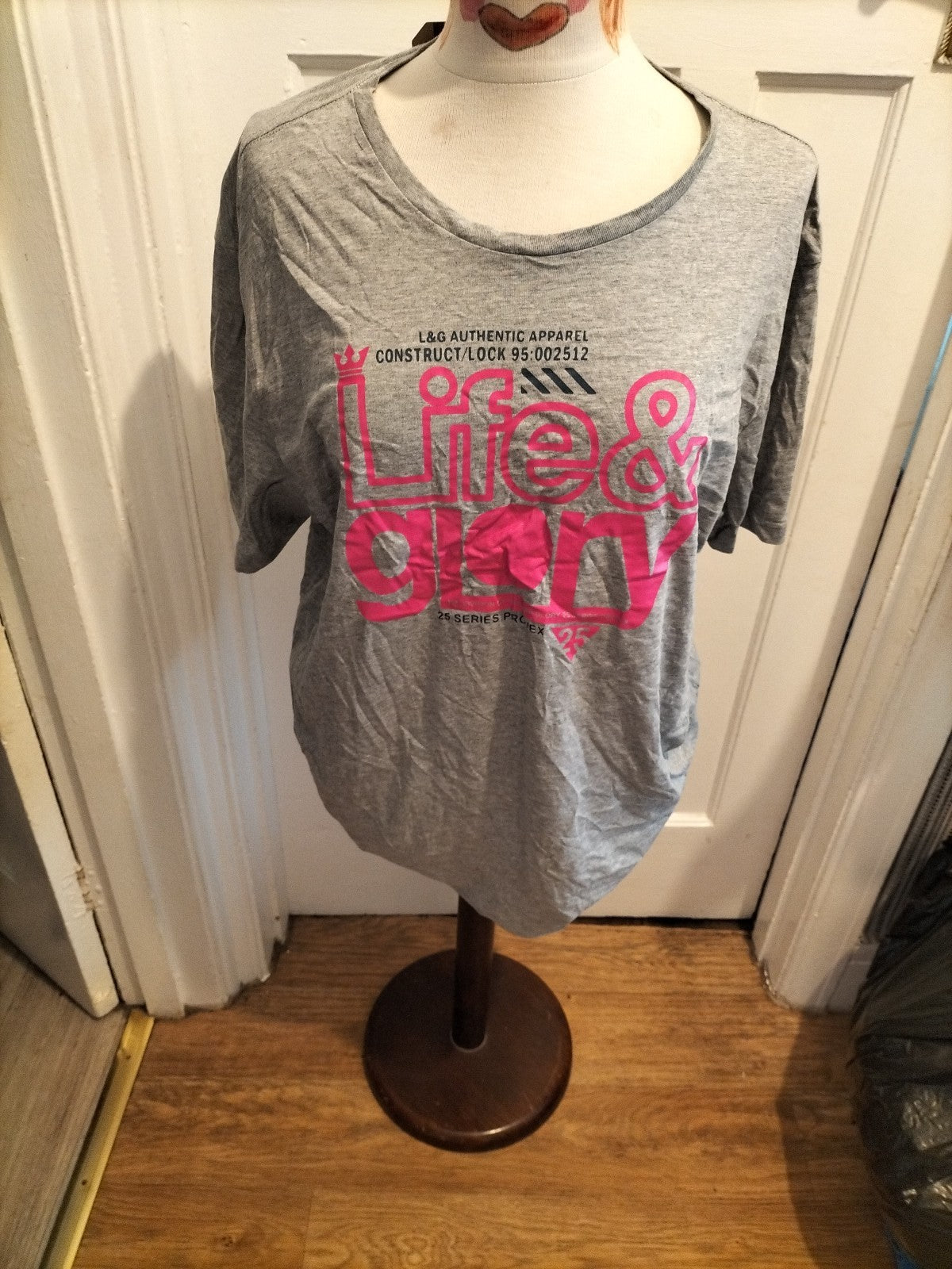 Brand News Mens Life & Glory Size 2XL Grey Pink Short Sleeved Tshirt