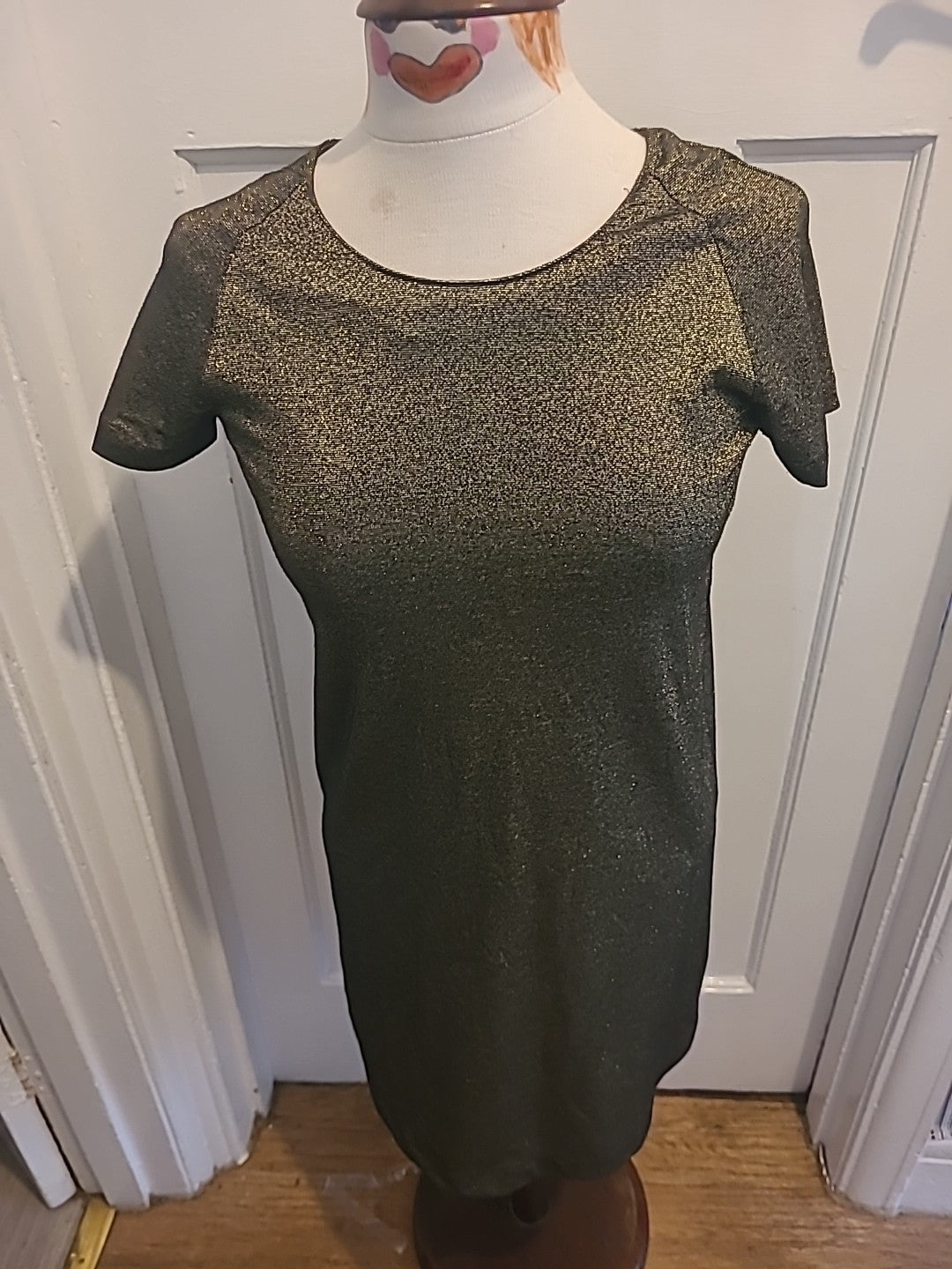 Ladies Monki Size XS Short Sleeve Black / Gold Dress