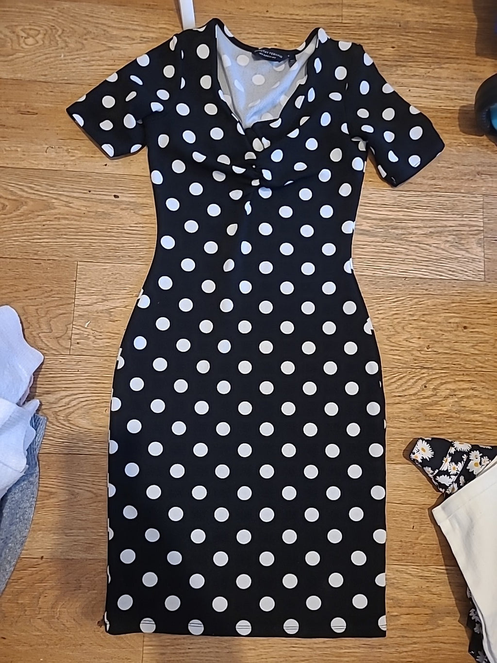 Ladies Dorothy Perkins Size 6 Polkadot V Neck Short Sleeved Dress