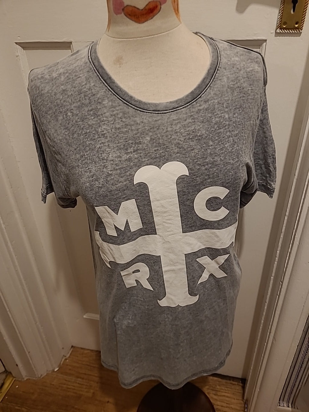 Ladies Size Small Grey Printed Short Sleeved Longline Tshirt