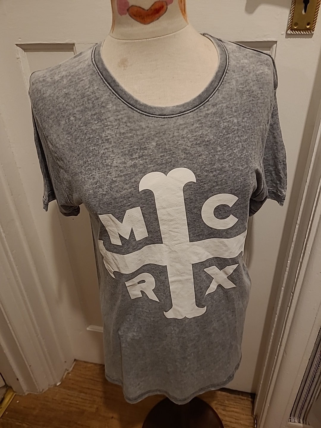 Ladies Size Small Grey Printed Short Sleeved Longline Tshirt