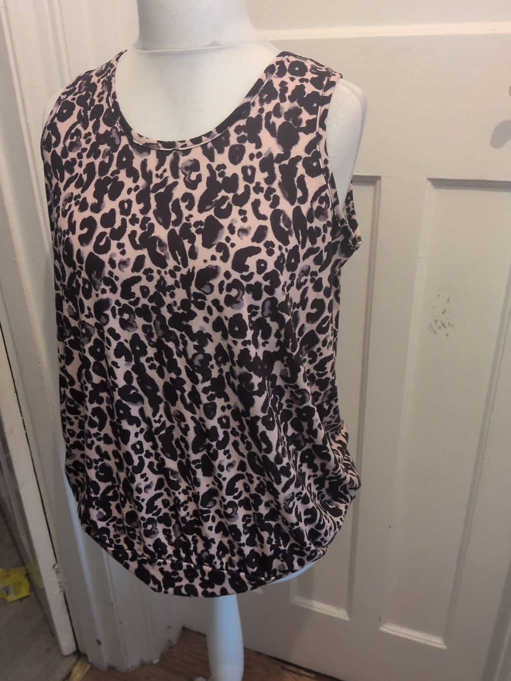 Very 18 Beige Black Animal Print Sleeveless Blouse