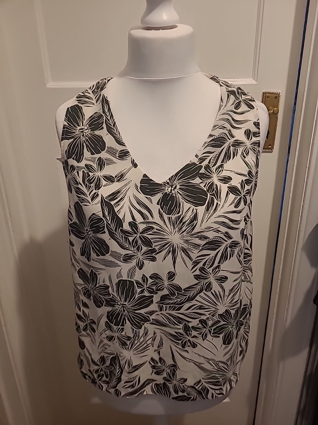 Ladies Primark Size 14 Deep Green And Cream Floral Sleeveless Blouse