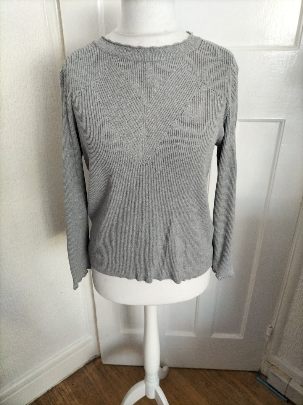 Ladies Dorothy Perkins Size 14 Grey Long Sleeved Ribbed Jumper