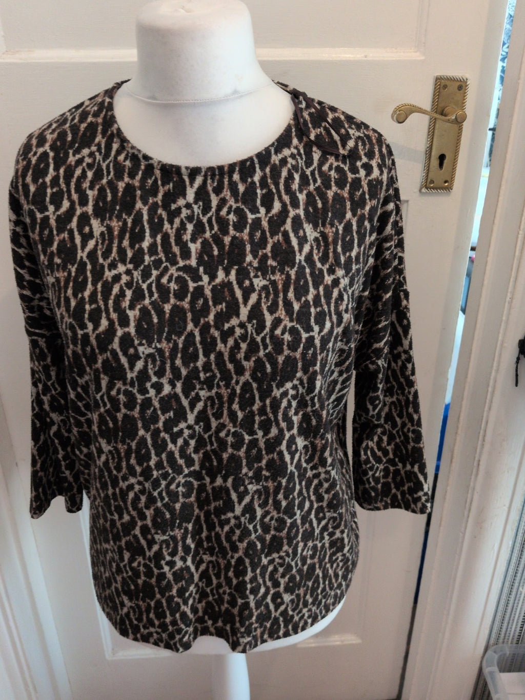 Tu 16 Leopard Print Lightweight Jumper