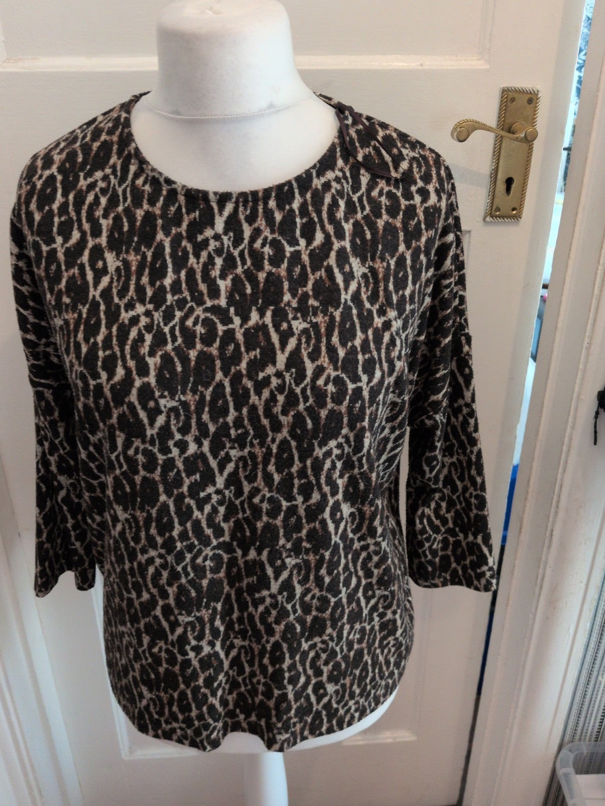 Tu 16 Leopard Print Lightweight Jumper