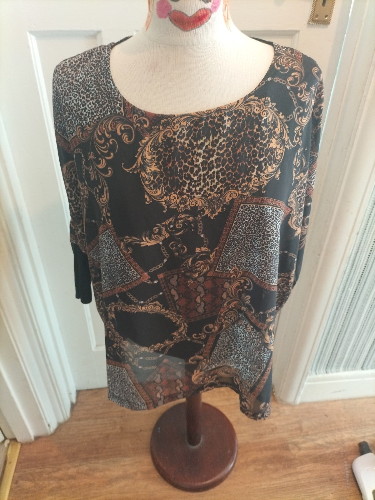 Ladies Animal Print Top Size 10 First Avenue