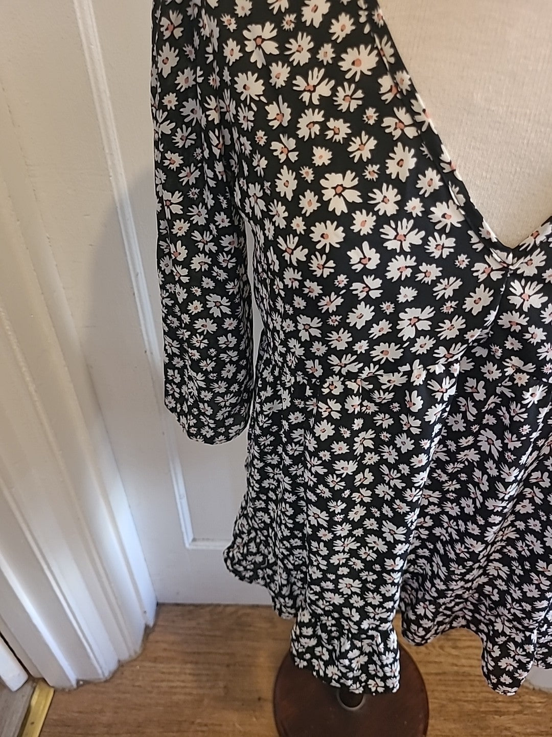 Ladies Miss Selfridge Size 10 Daisy Floral Short Sleeved Tshirt