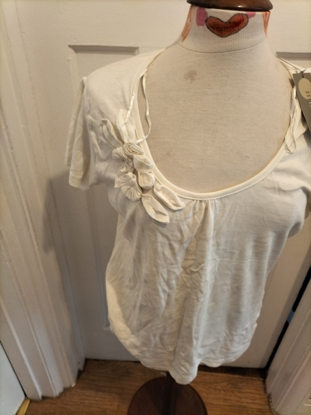 Brand New Ladies Mia Moda Size 18 Corsage Flower Scoop Ivory Tshirt