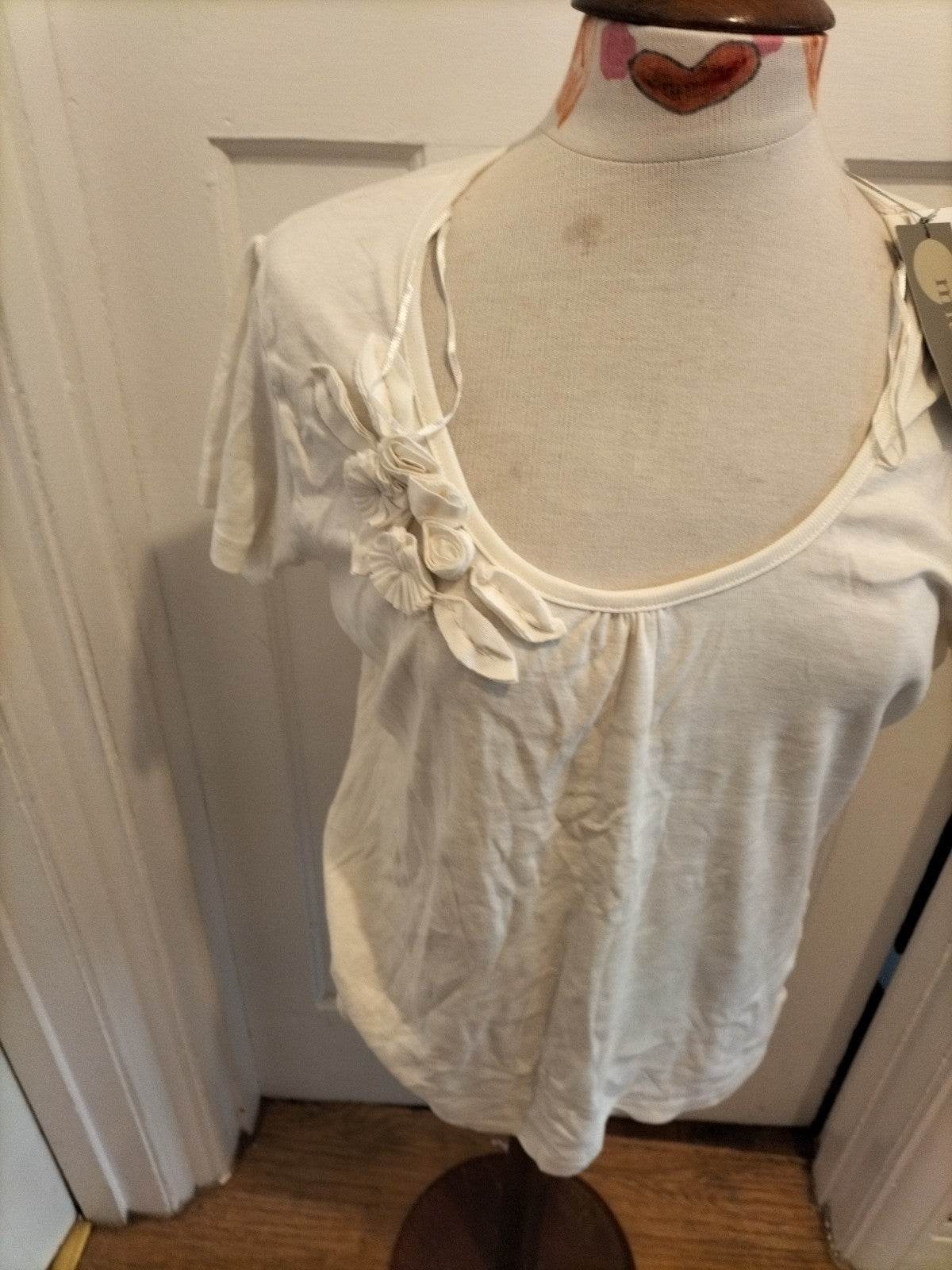 Brand New Ladies Mia Moda Size 18 Corsage Flower Scoop Ivory Tshirt