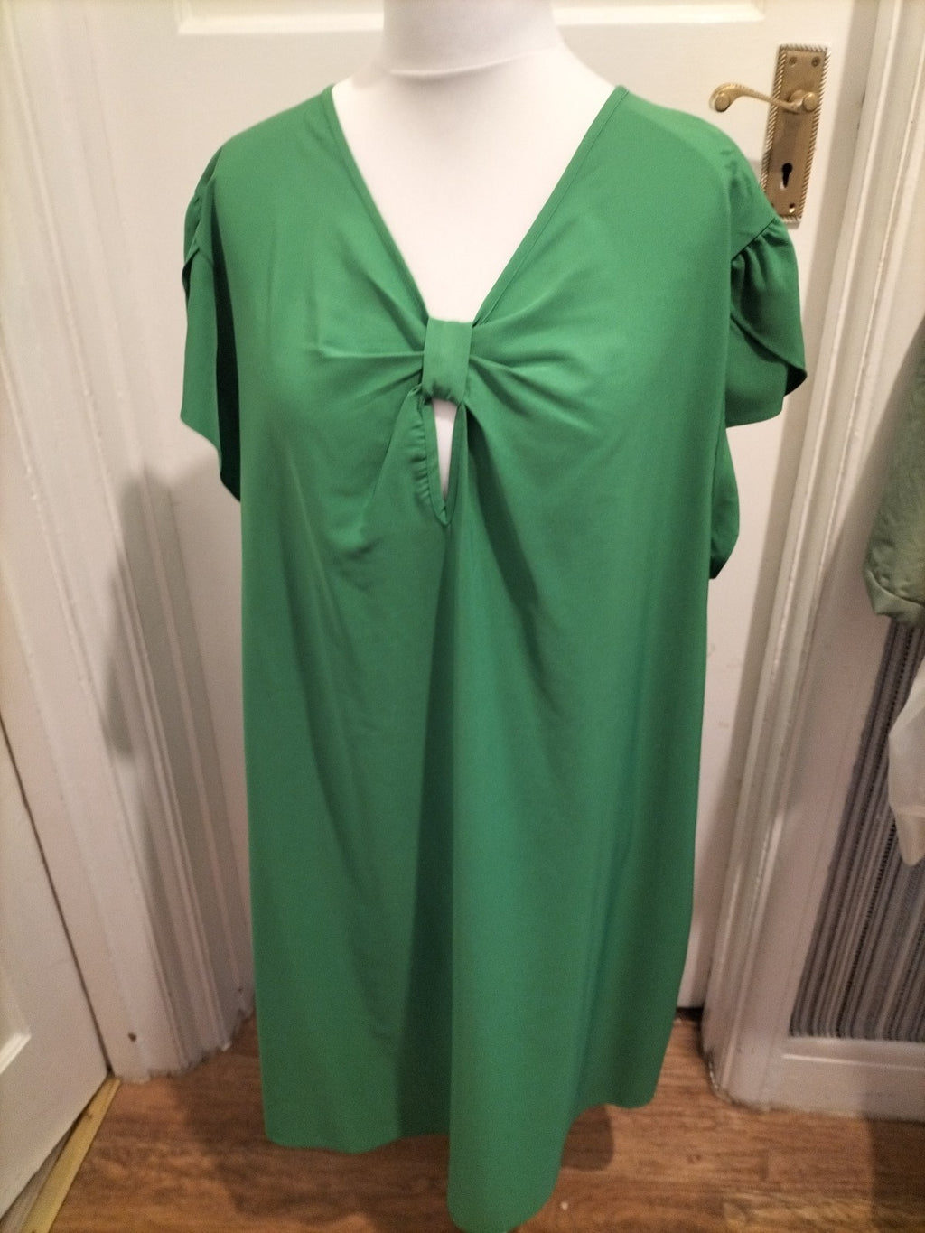 Ladies Size 4XL Green Short Sleeved V Neck Dress