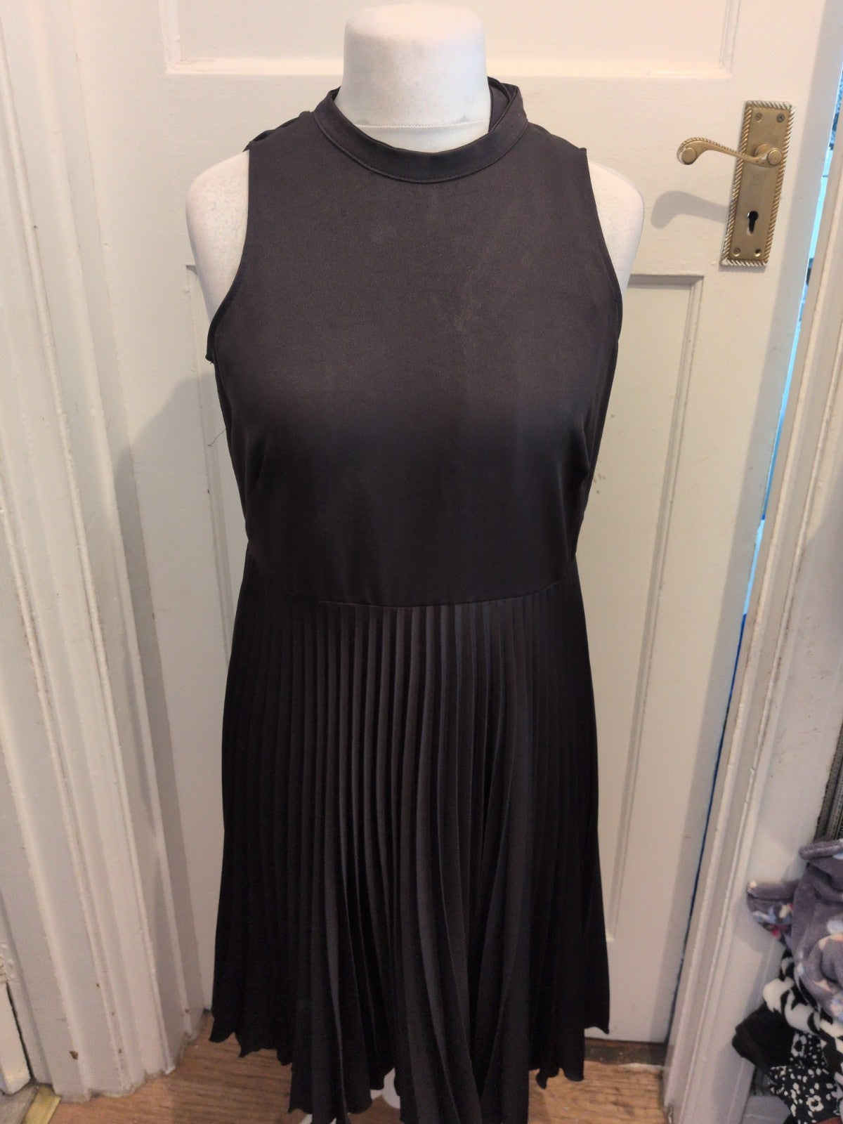 Ladies Closet Size 14 Black Sleeveless Pleated Midi Dress