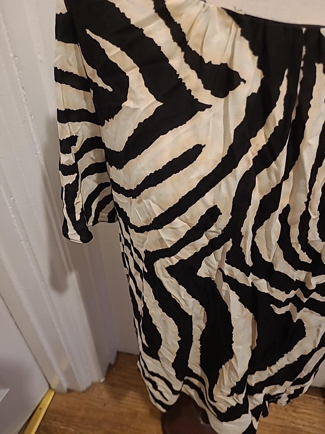 Ladies Roman Size 14 Black/Beige/Cream Short Sleeved Blouse