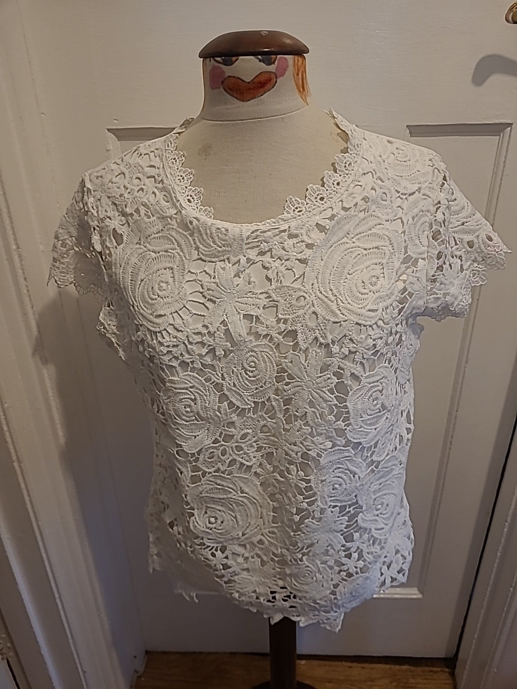 Ladies Shein Size Large Lace Lined Ivory Short Sleeved Tshirt