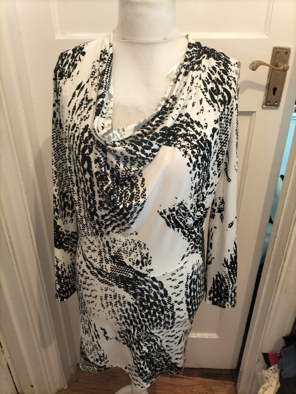 Stella Morgan M Black And White Long Sleeved Dress