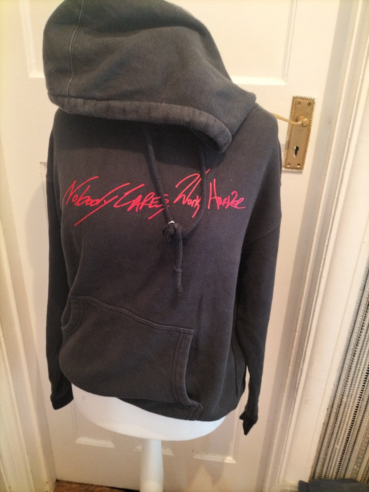 Mens Size XL Black With Red Print Long Sleeved Pullover Hoodie