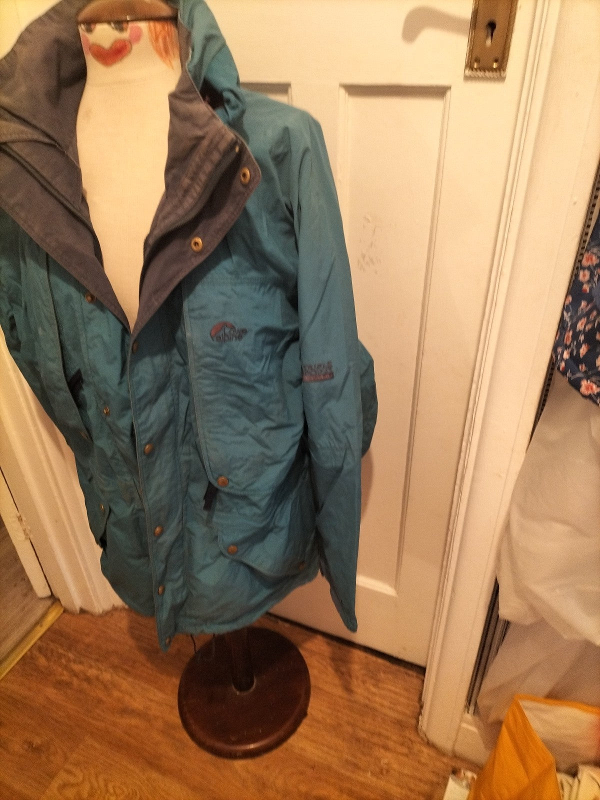 Mens Lowe Alpine Size Medium Mesh Lined Green Coat