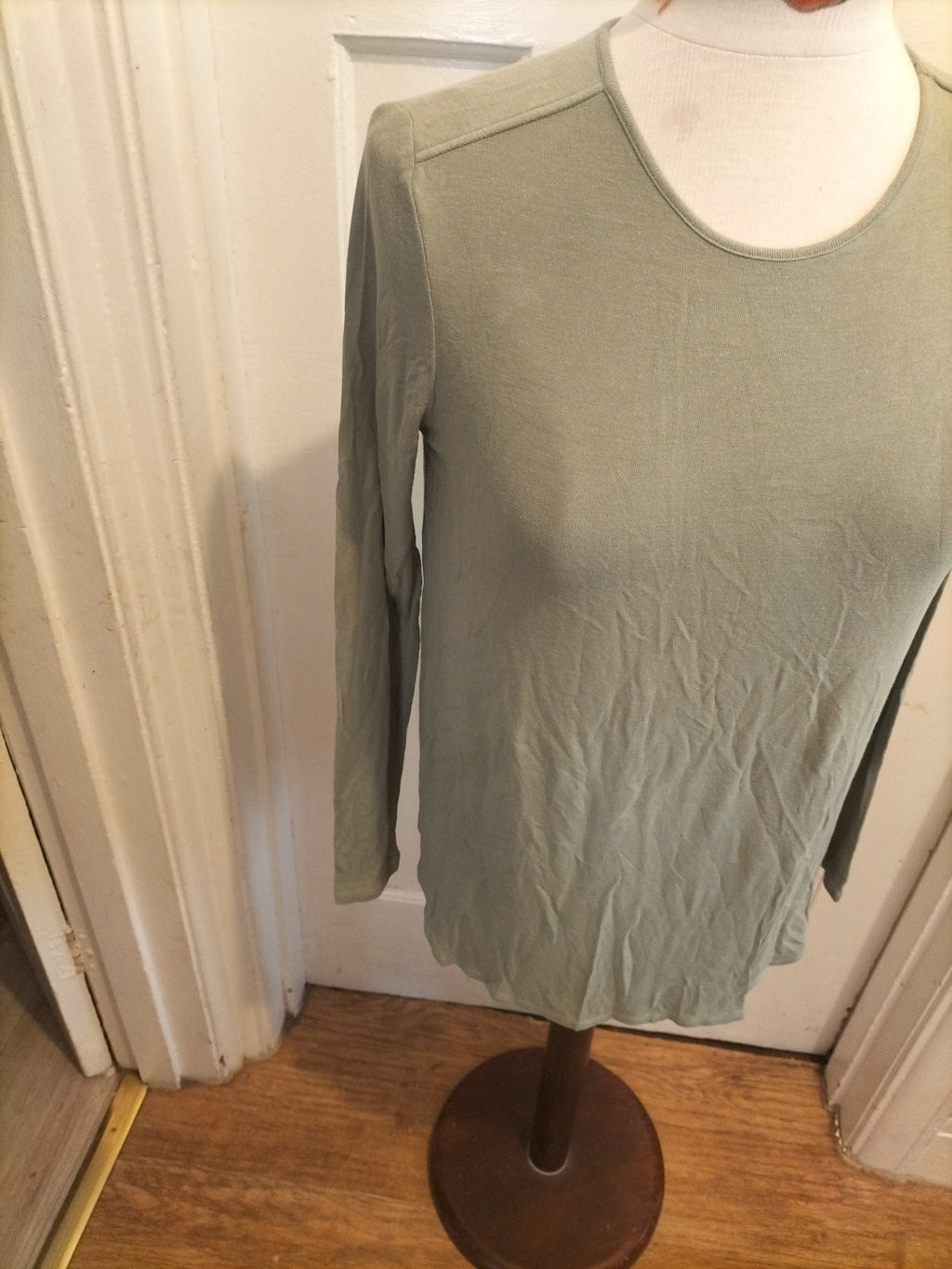 Ladies Essentials Size Small Green Long Sleeved Tshirt