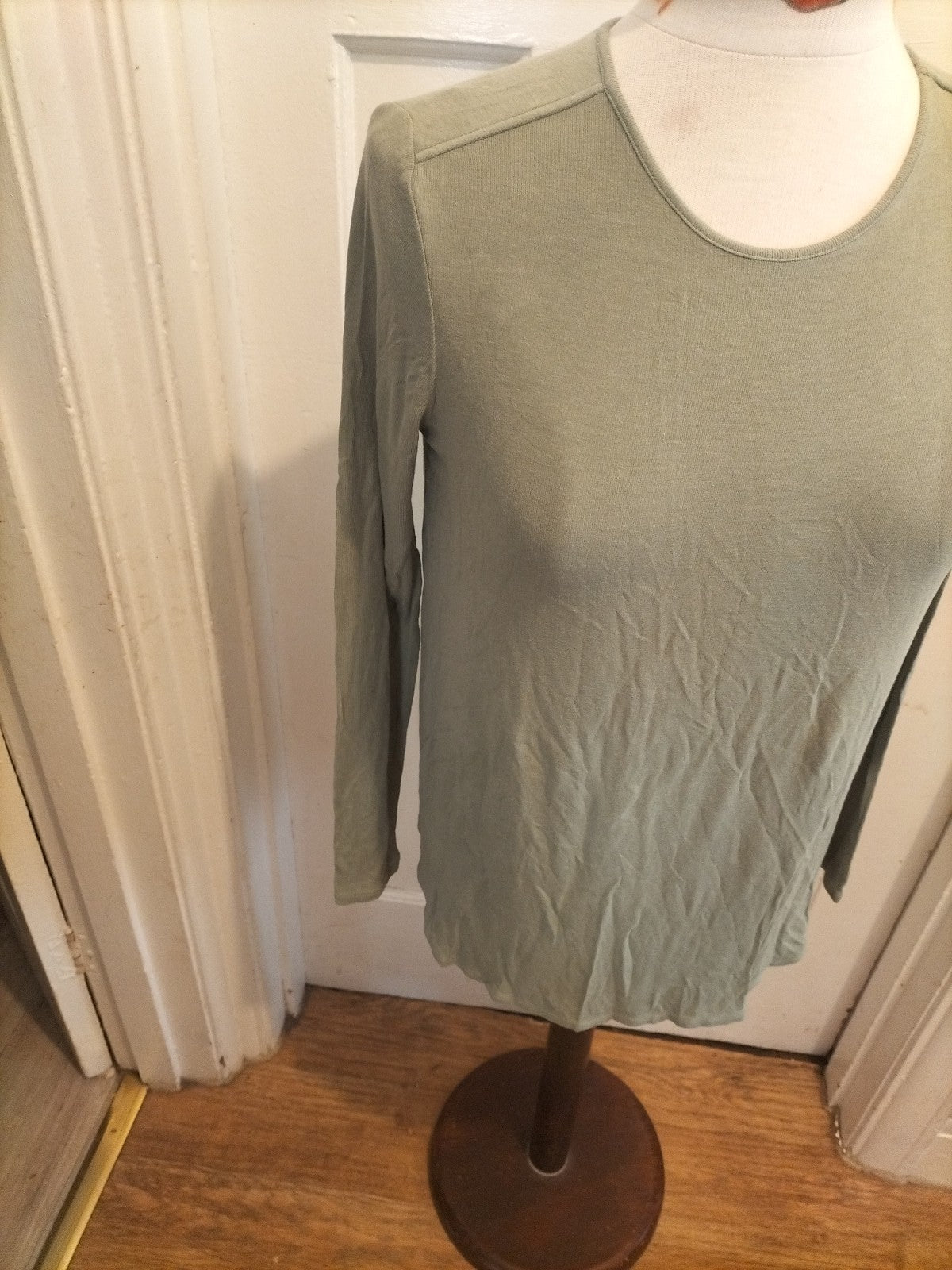 Ladies Essentials Size Small Green Long Sleeved Tshirt