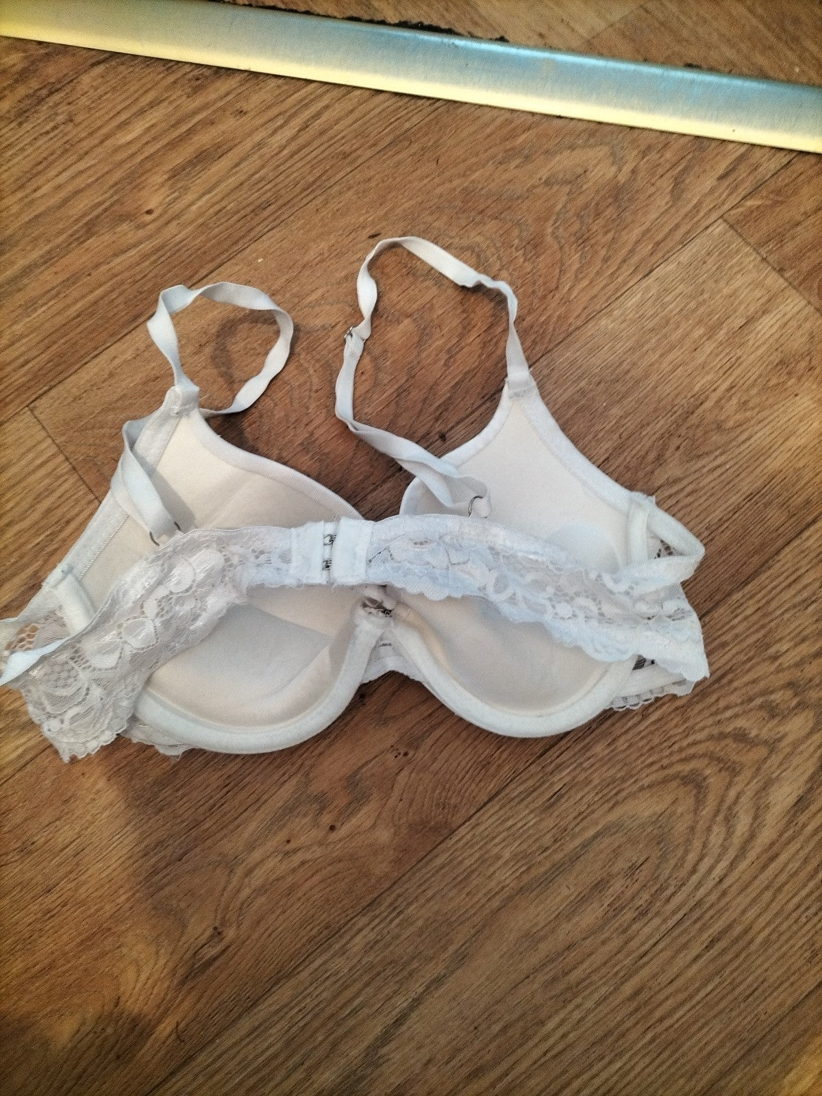 75B White Padded And Wired Bra