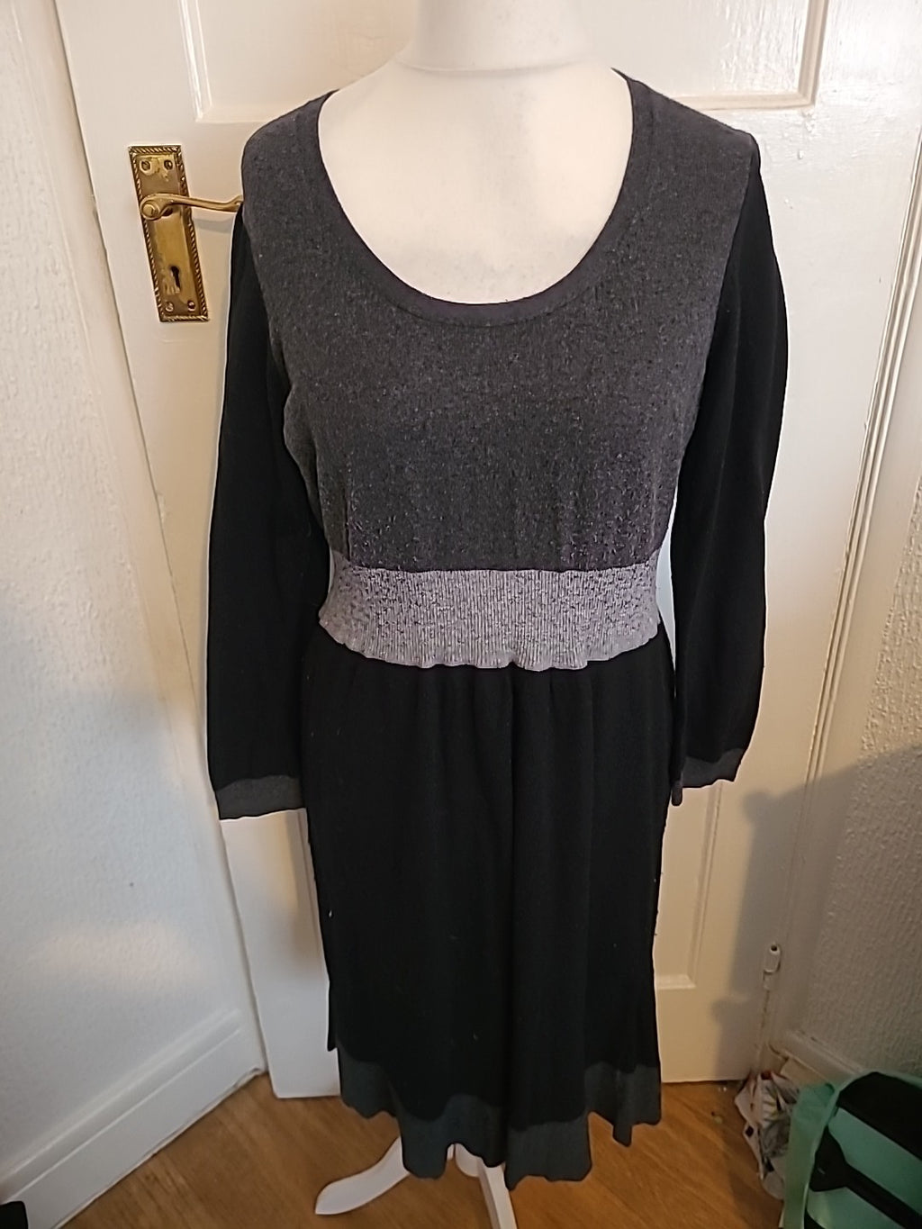 Ladies Boden Size 18R Grey And Black Long Sleeved Long Length Dress