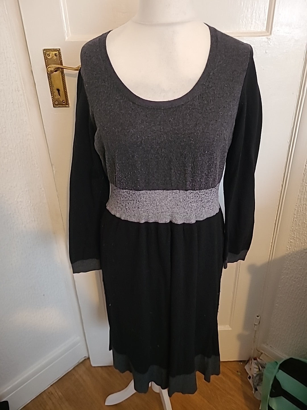 Ladies Boden Size 18R Grey And Black Long Sleeved Long Length Dress