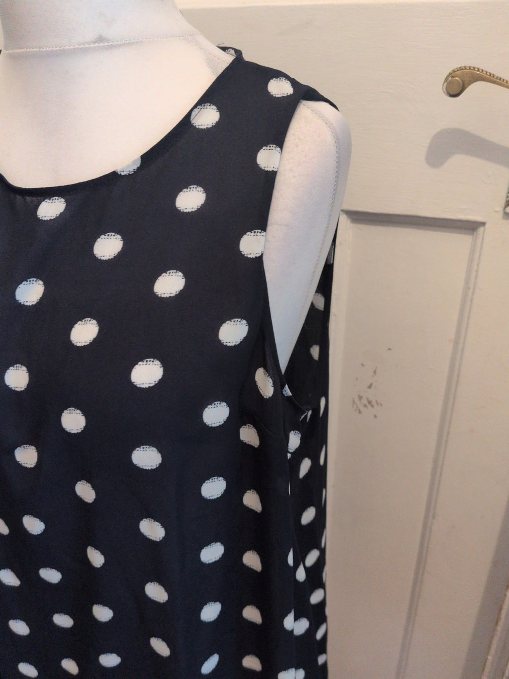 Ladies Primark Size 20 Navy With White Spots Sleeveless Blouse Vest