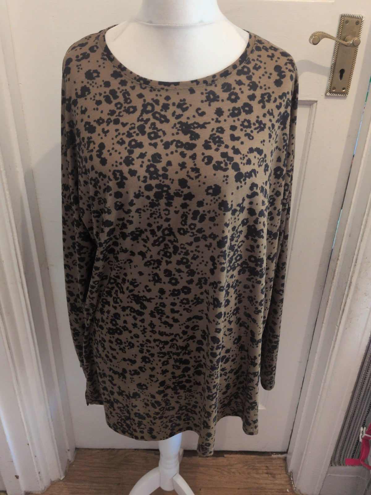 Ladies Marks And Spencer Size 22 Dark Khaki And Black Long Sleeve Blouse