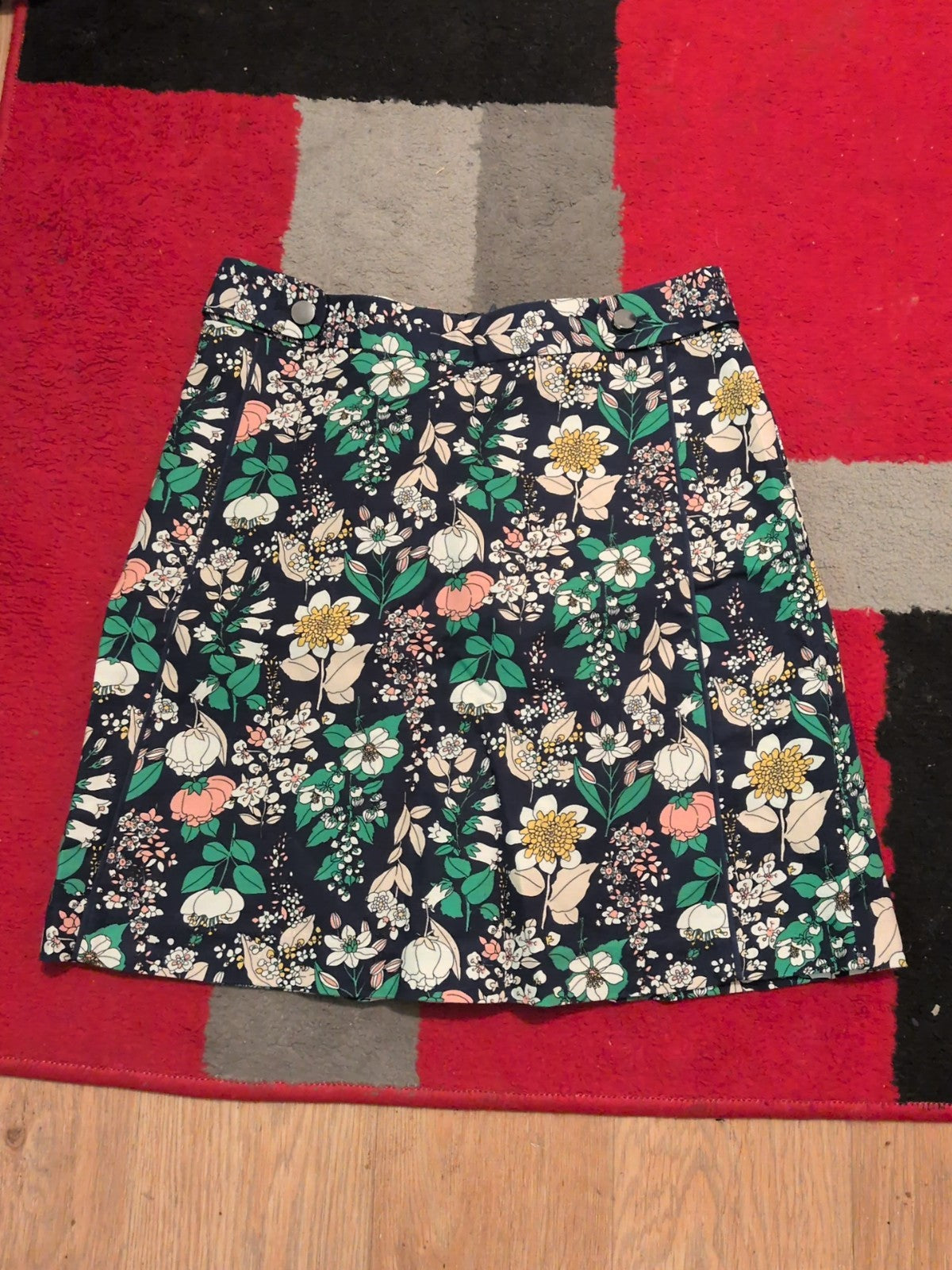 Ladies Oasis Size 10 Navy Floral Lined Short Skirt
