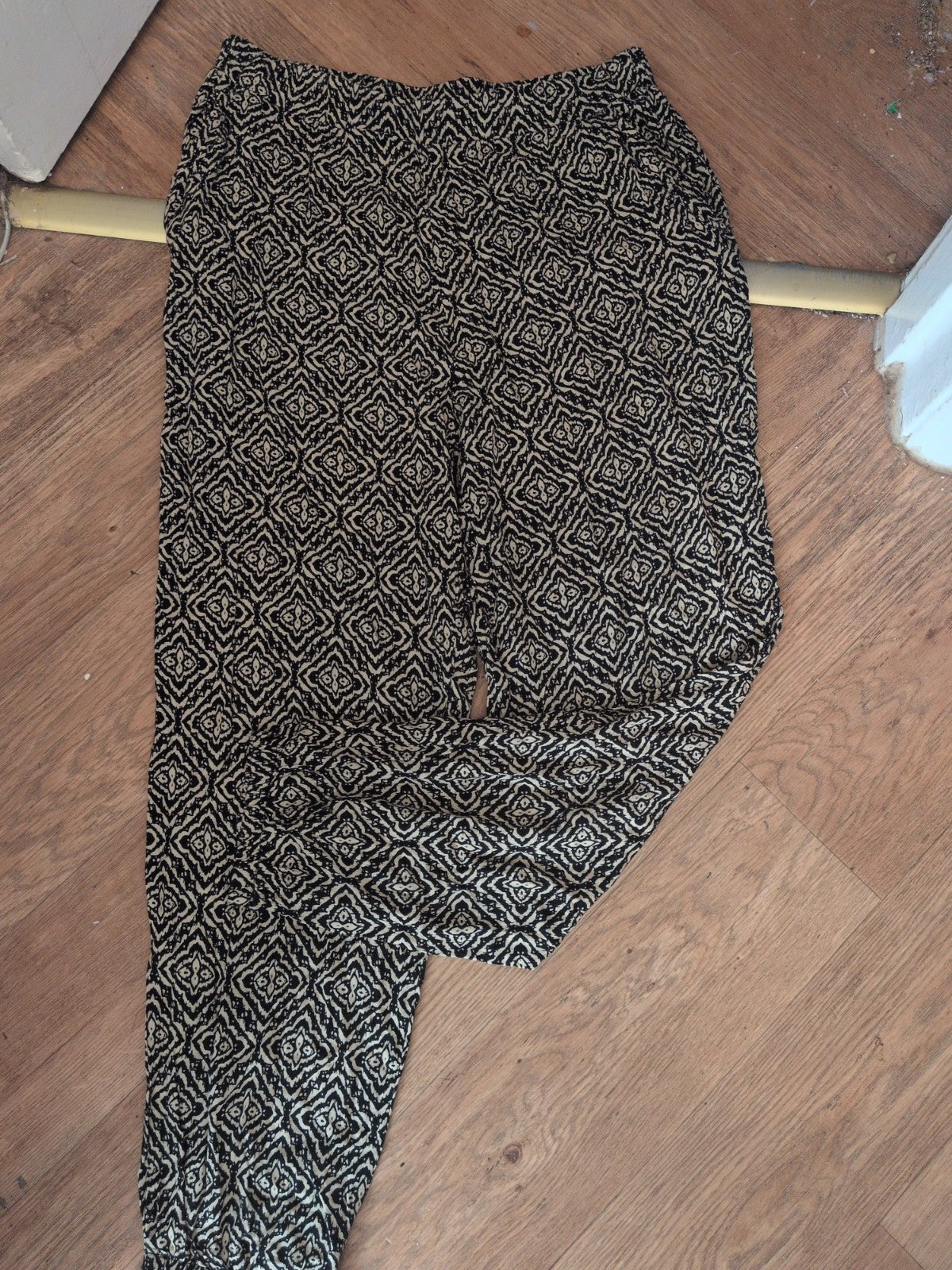 Ladies Primark Size 16 Beige And Black Elasticated Trousers