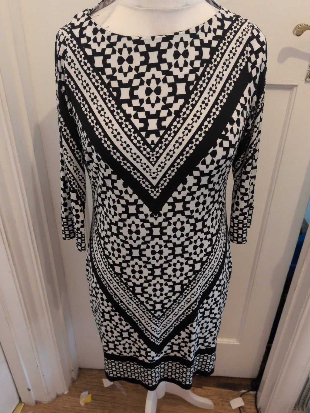 Wallis Small Black And White Aztec Long Sleeve Dress