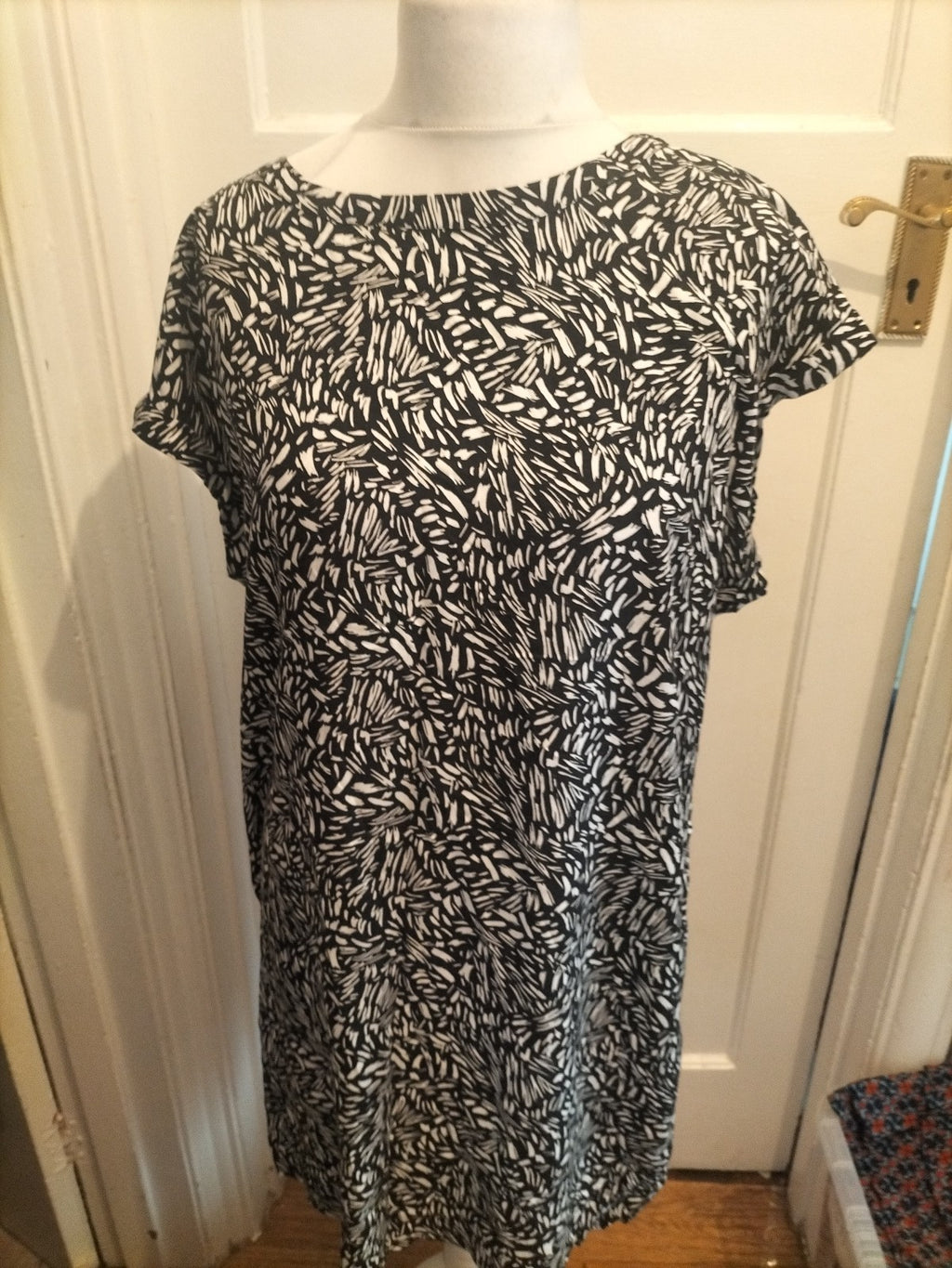 Peacocks 16 Black And White Short Sleeve Dress