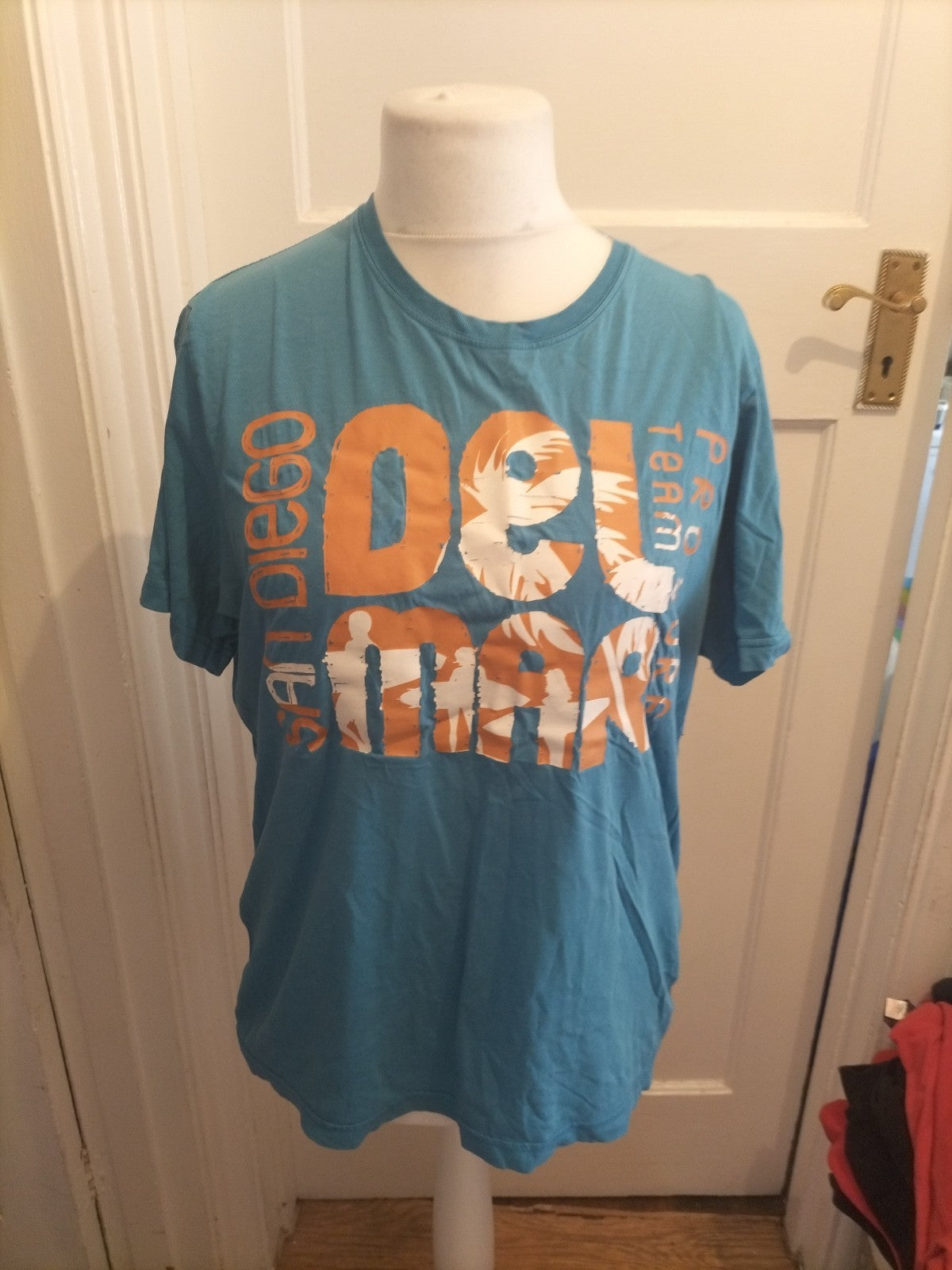Mens Burton Size Large The Retro Surf Blue Print T-shirt Short Sleeved
