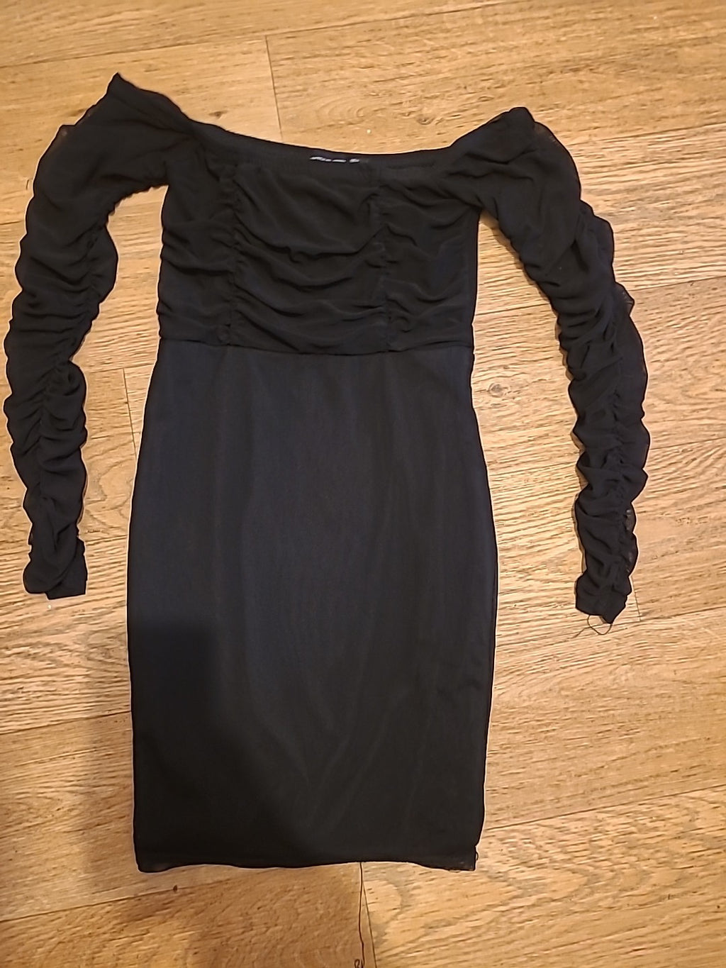 Ladies Prettylittlething Size 4 Black Long Sleeved Short Length Dress