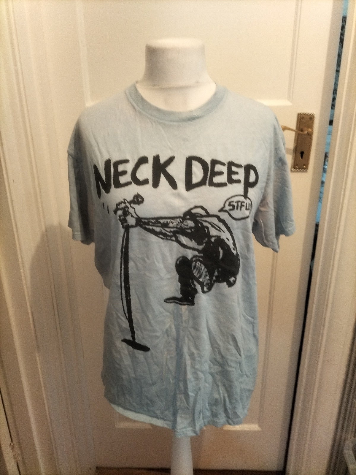 Mens Gildan Size L Pale Blue And Black Print Short Sleeved Tshirt