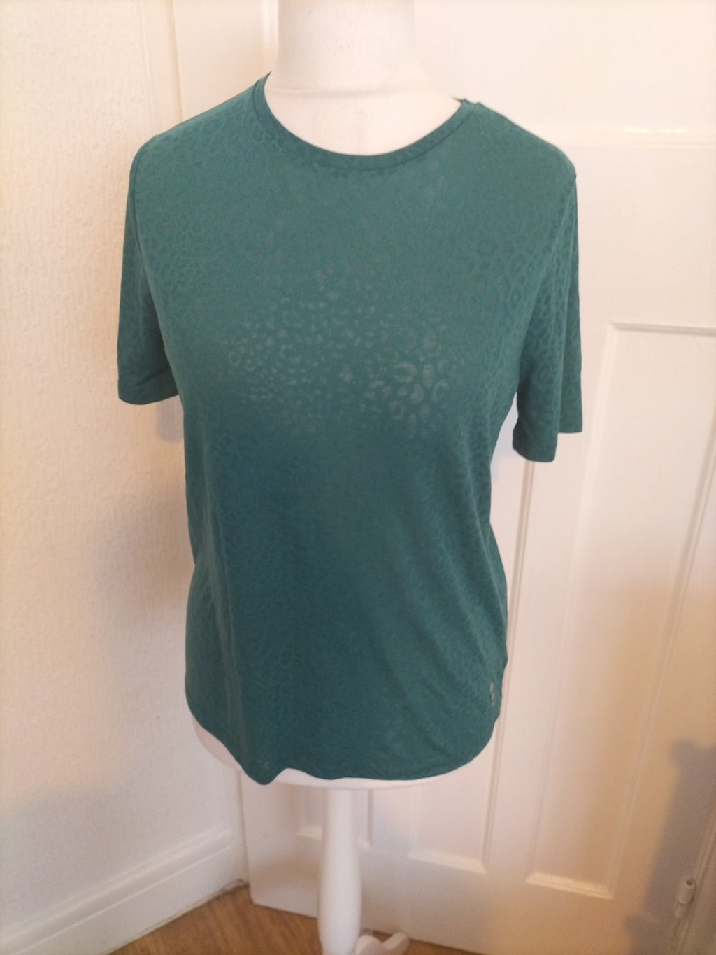 Ladies Tu Size 14 Green Toned Open Back Tshirt Leopard Print