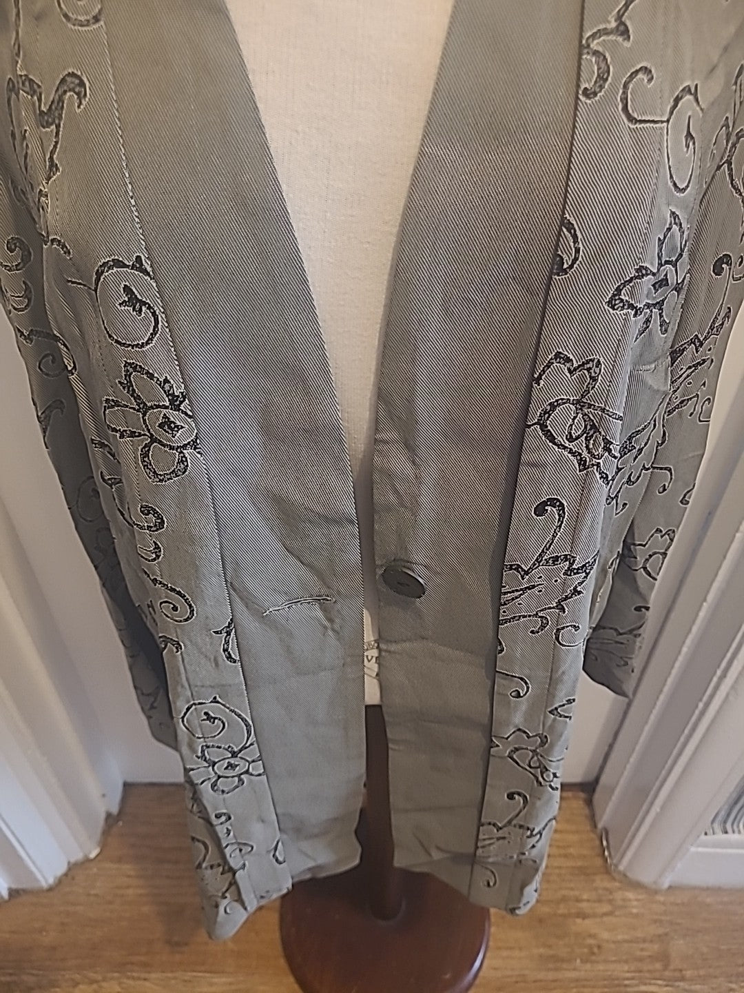 Brand New Ladies Size 14-16 Grey Black Long Sleeved Jacket