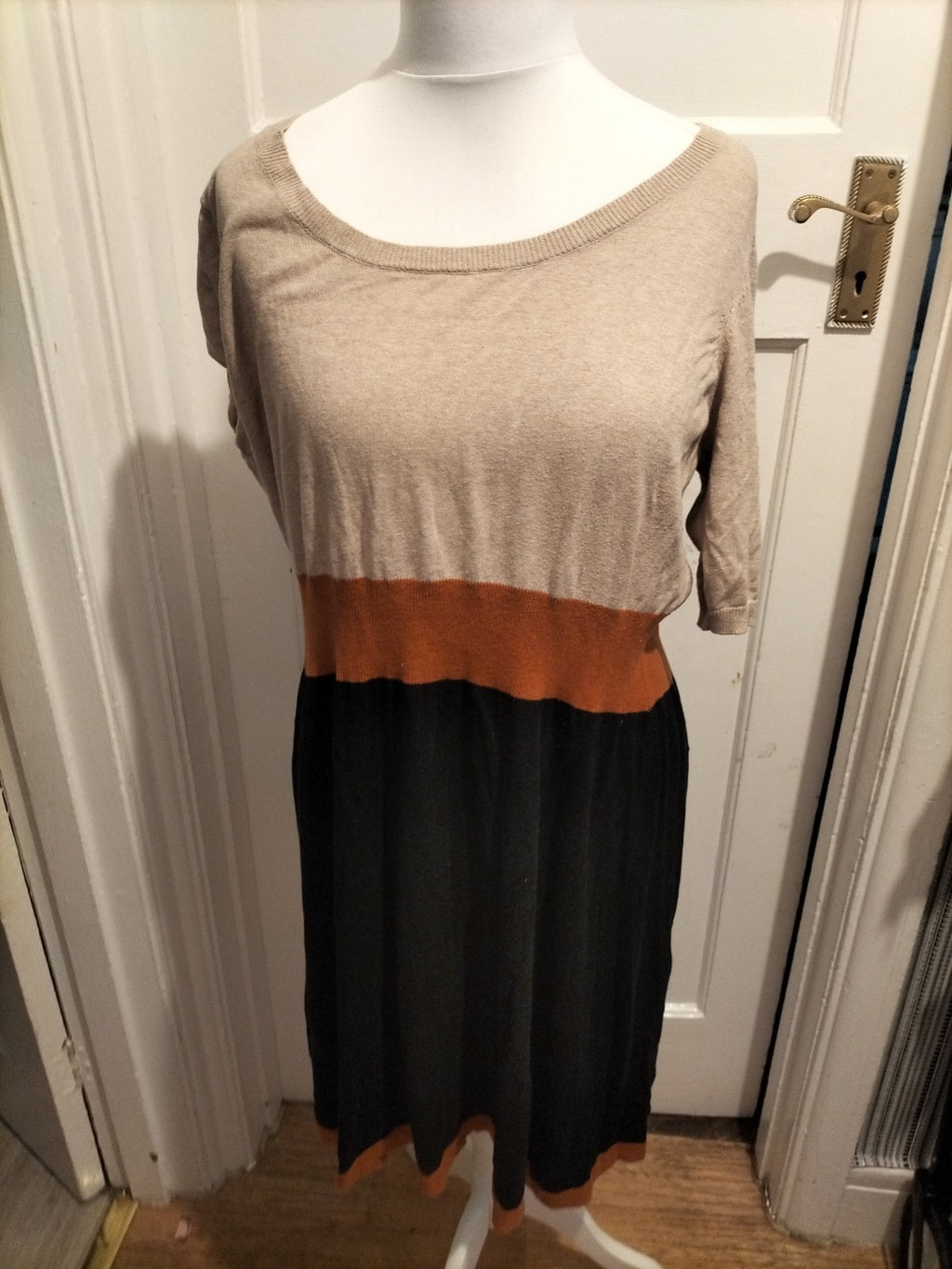 Ladies Dorothy Perkins Size 20 Beige/Orange/Black Short Sleeved Dress