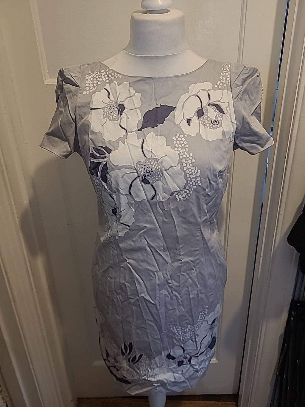 Ladies Oasis Size 14 White And Grey Floral Lined Short Sleeved Dress