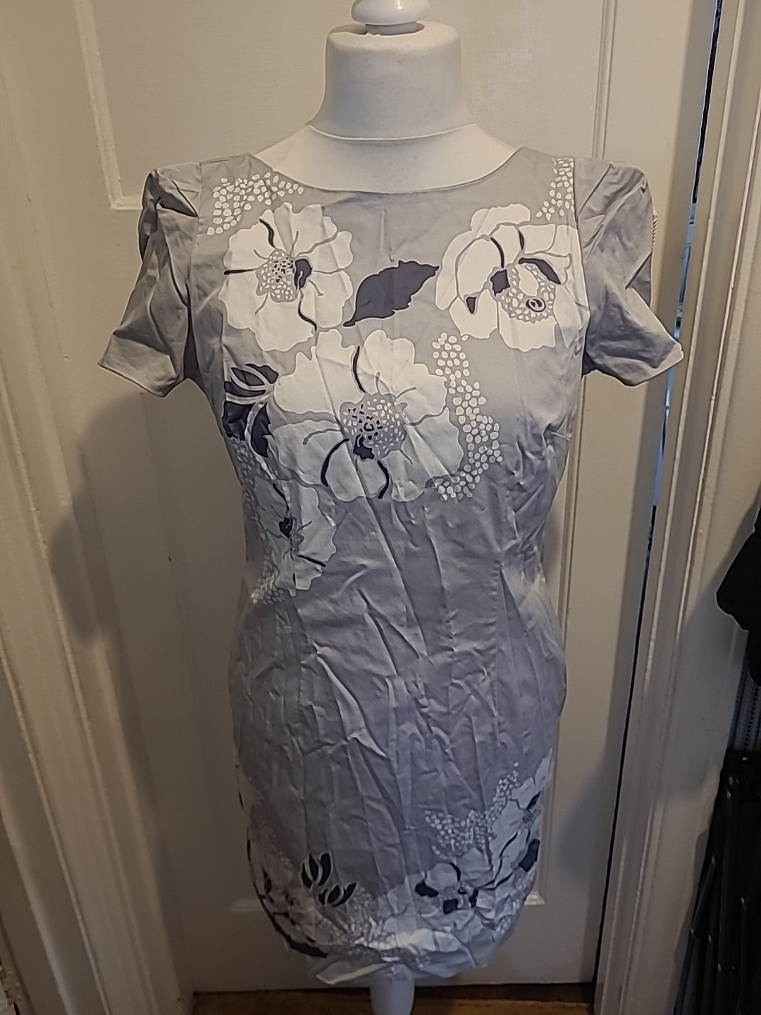 Ladies Oasis Size 14 White And Grey Floral Lined Short Sleeved Dress
