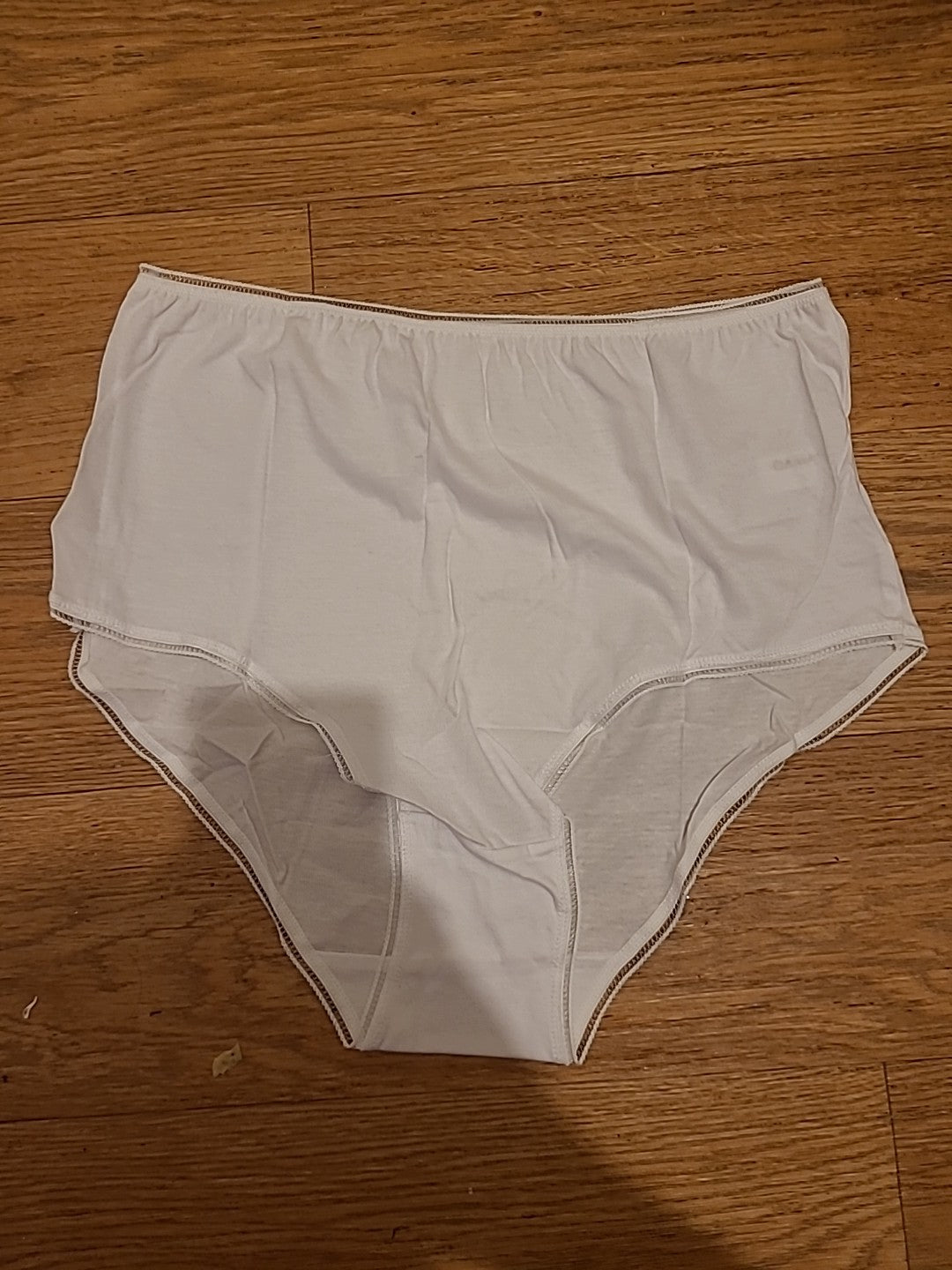 Brand New Ladies Size 18-20 White Briefs Approx 10-15
